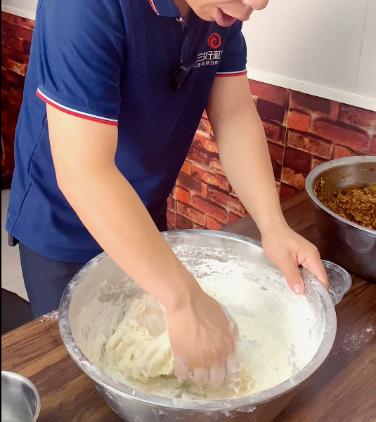 仿手工包子機廠的技術靠不靠譜 仿手工包子機廠的技術靠不靠譜