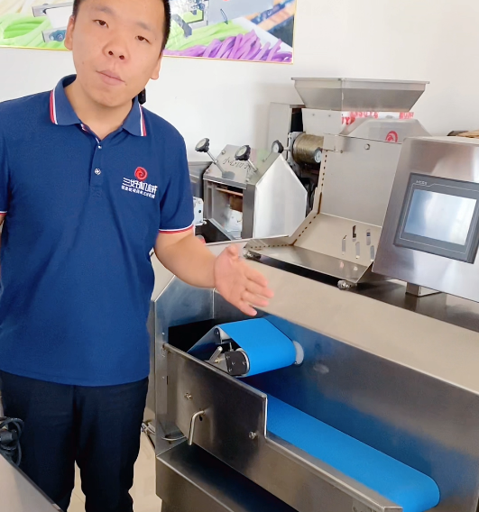 食堂里用的切菜機(jī)是什么樣的