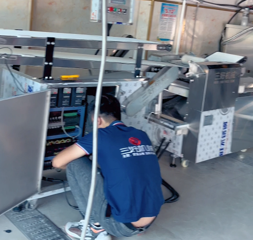 饅頭機安裝現(xiàn)場 饅頭機安裝現(xiàn)場