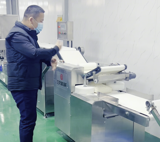 一個饅頭房到底需要一臺多大的饅頭機做饅頭？